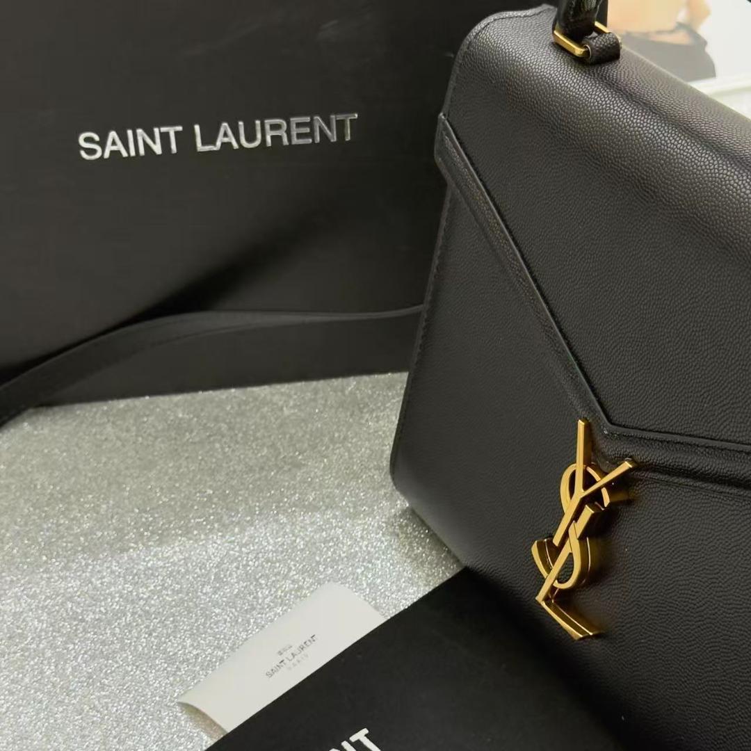 YSLブラックハンドバッグ