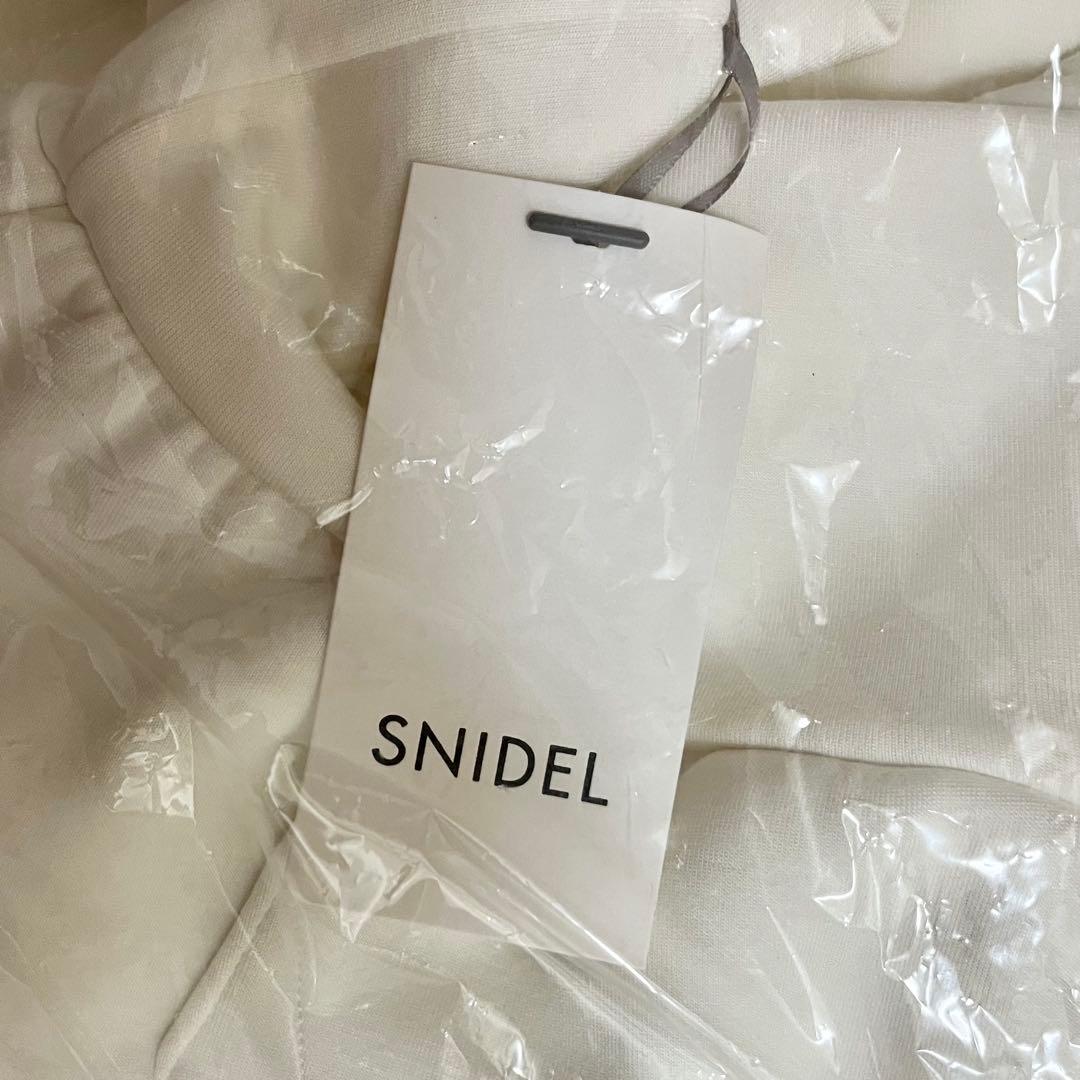 snidel エンブレムボンディングパーカー ホワイト
