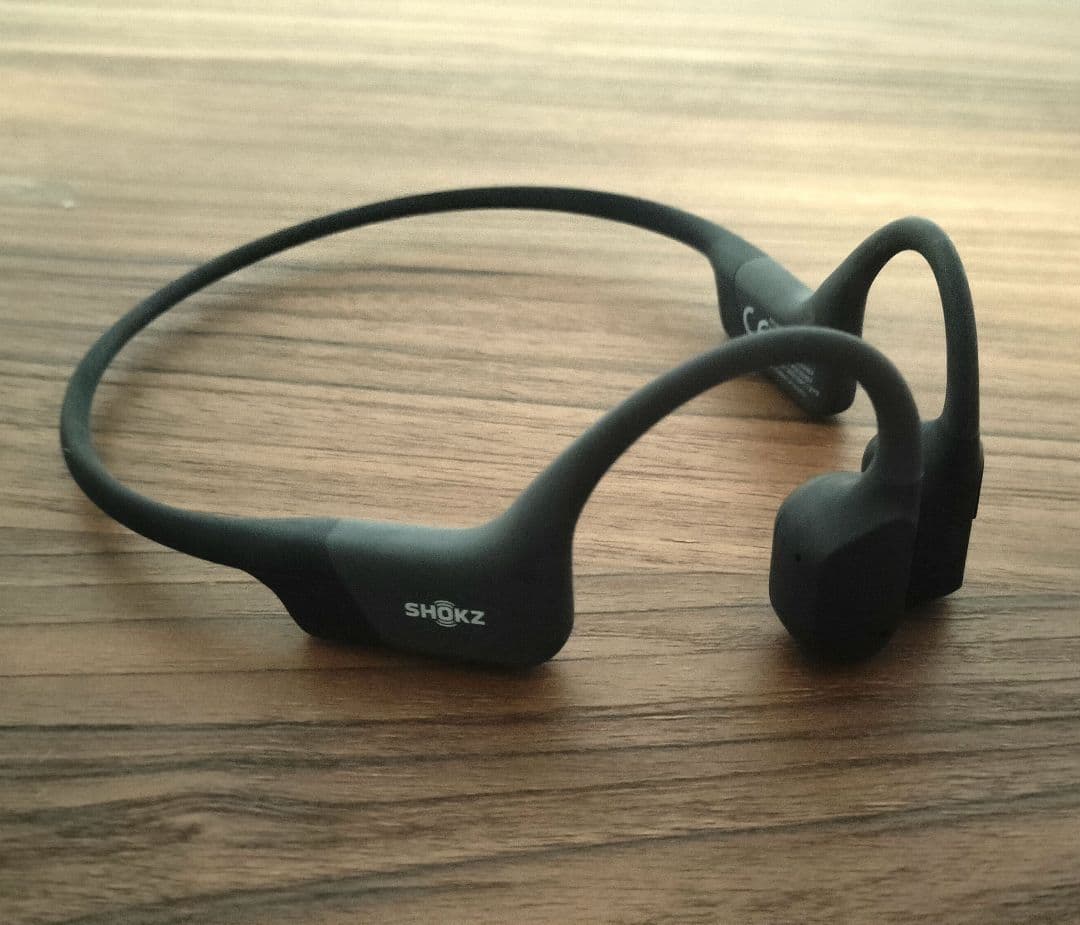 m*様 SHOKZ OpenRun 骨伝導イヤホン ブラック 収納袋付き