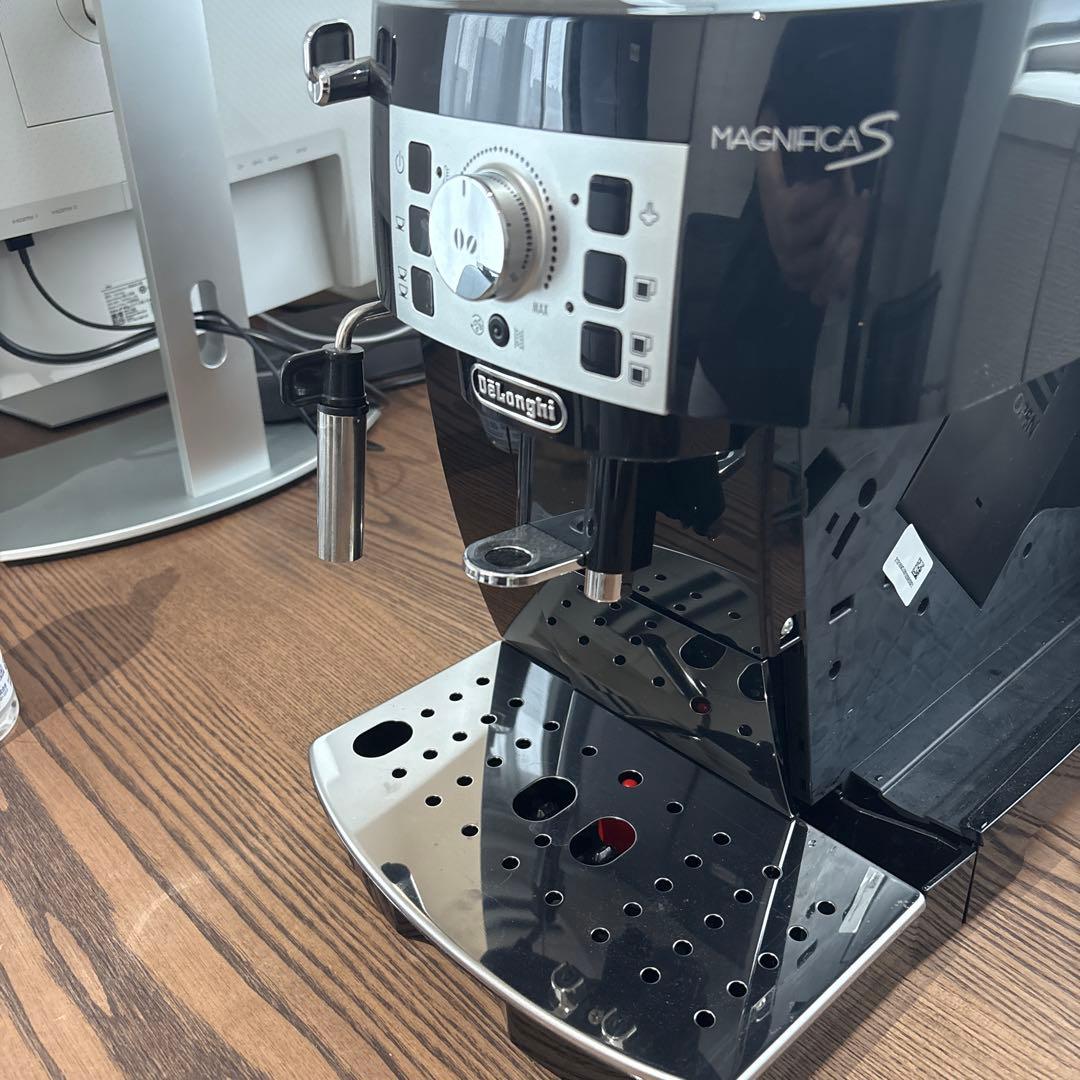 【美品】デロンギ DeLonghiコーヒー マグニフィカS ECAM22112