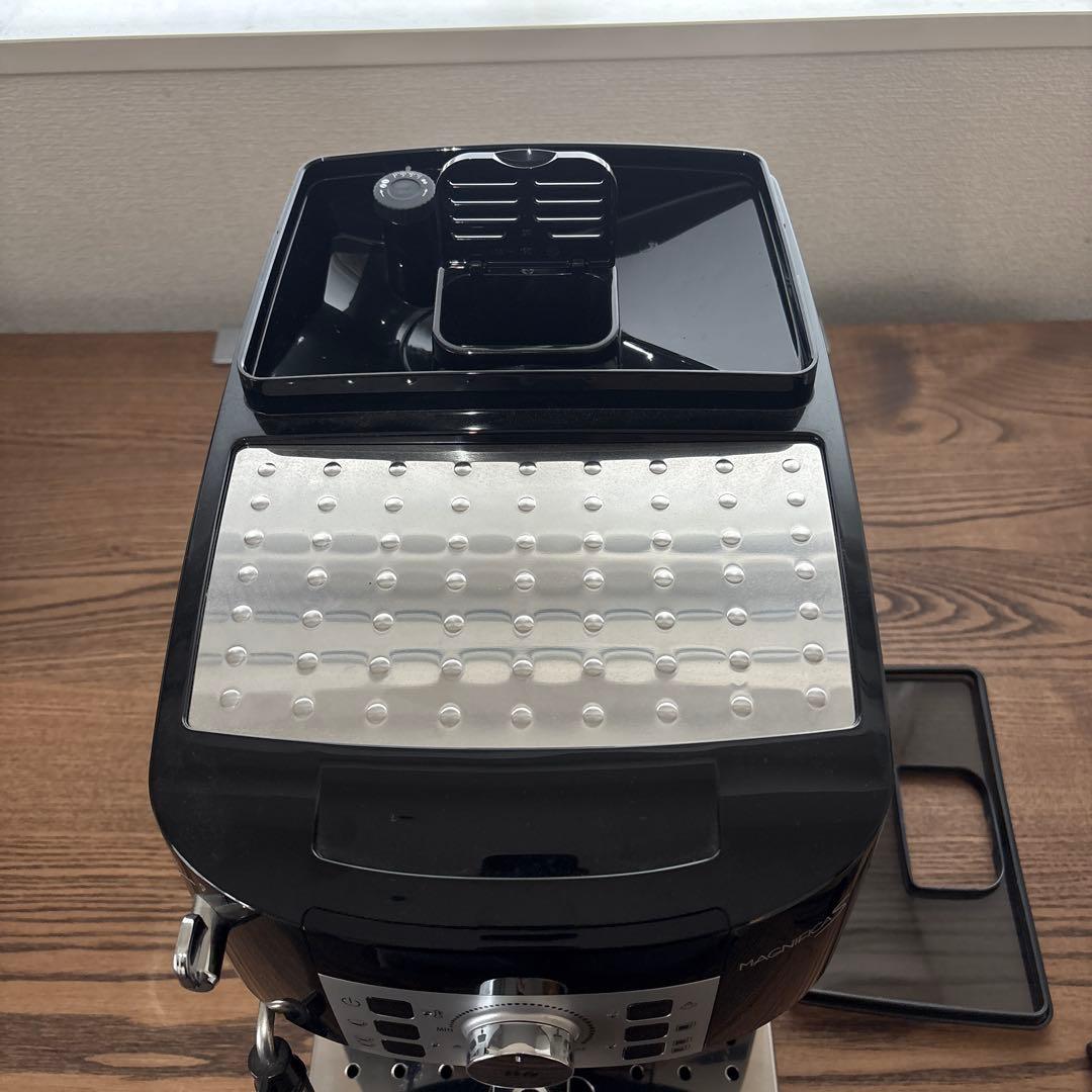 【美品】デロンギ DeLonghiコーヒー マグニフィカS ECAM22112