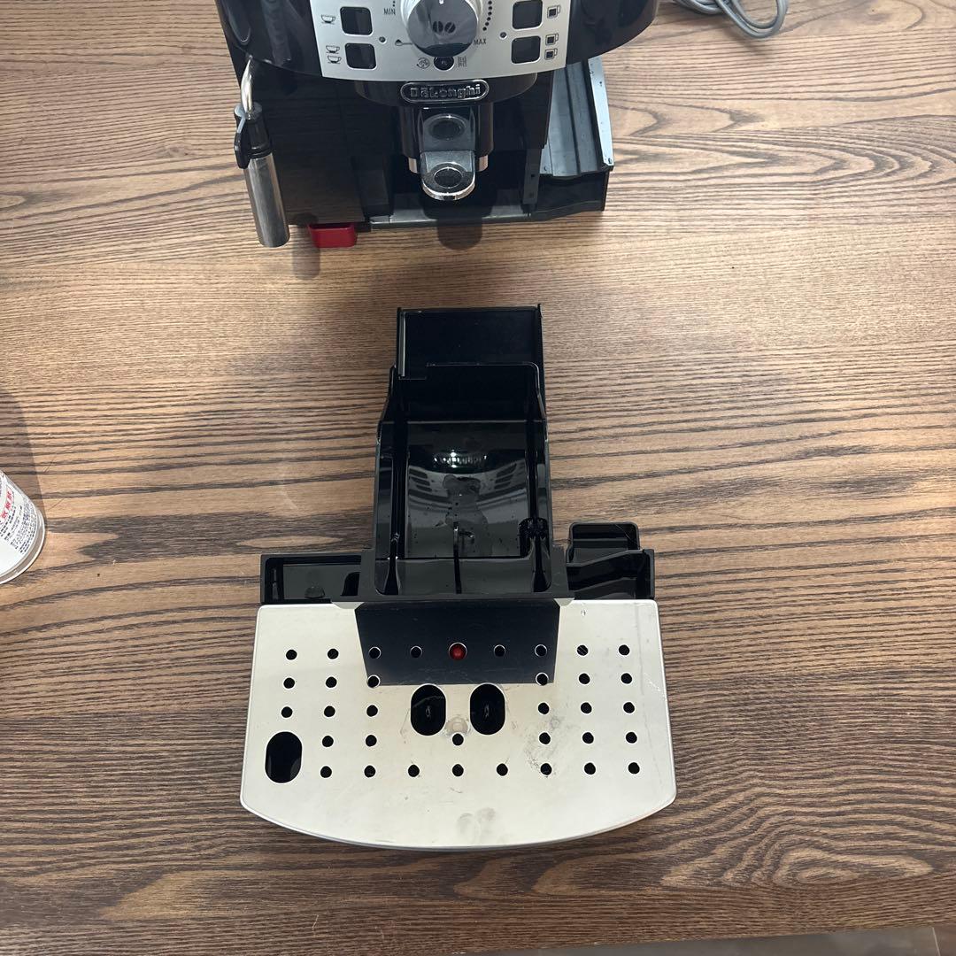 【美品】デロンギ DeLonghiコーヒー マグニフィカS ECAM22112