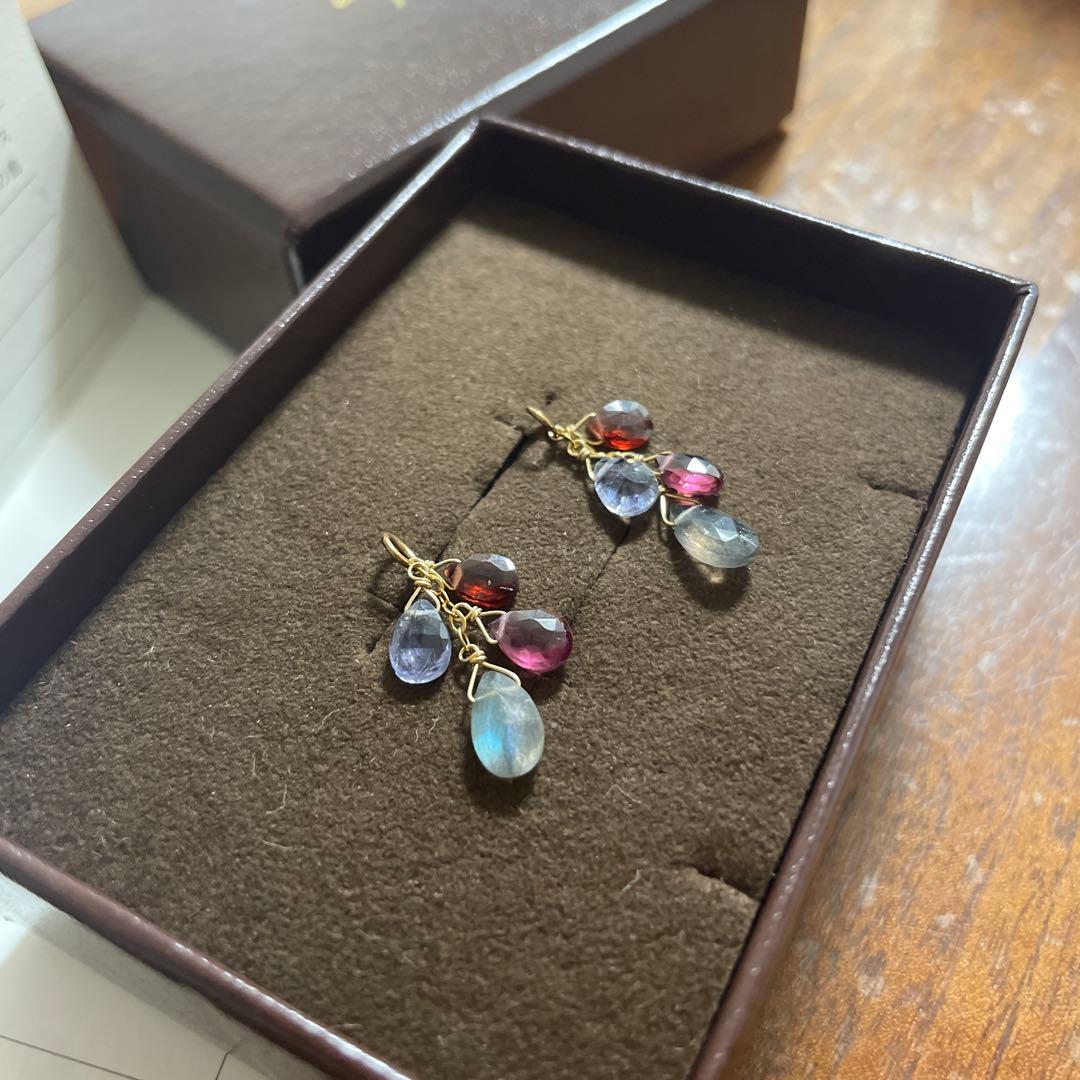 新品 アガット agete チャーム　アイオライト　ガーネット ラブラドライト