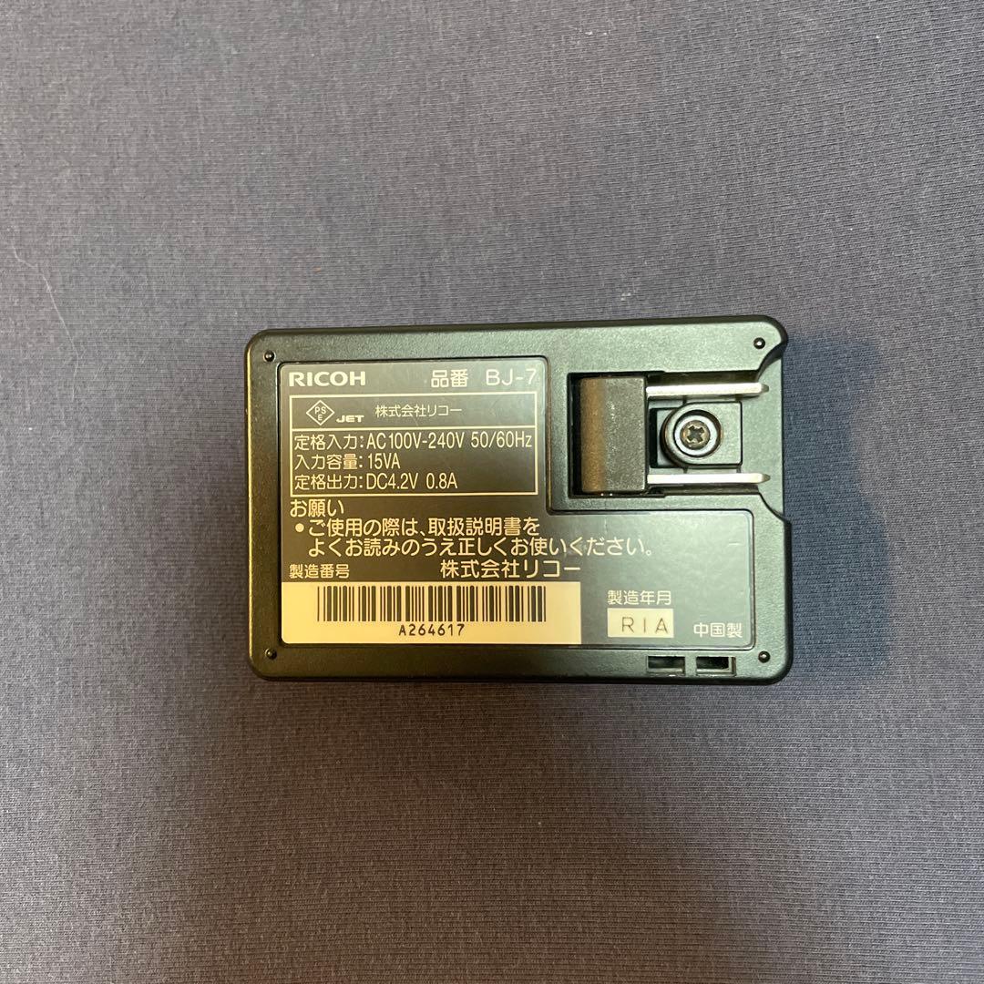 k*.様 RICOH R10 光学7.1倍　充電器付き