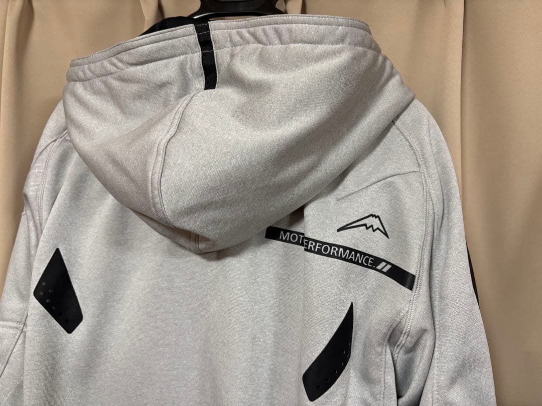 クシタニ、フード付きジャケット グレー