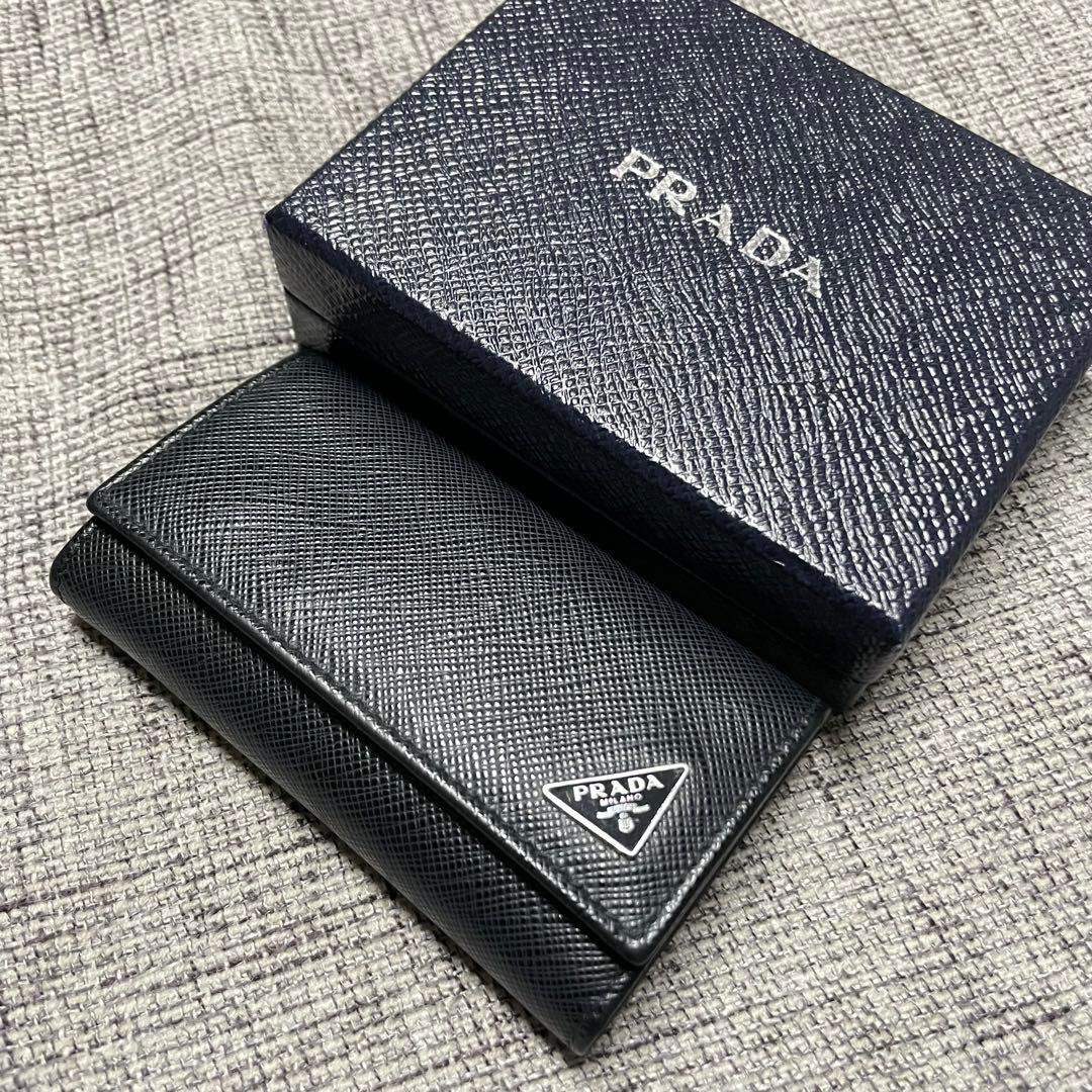 【人気】PRADA キーケース 6連 サフィアーノ レザー 黒
