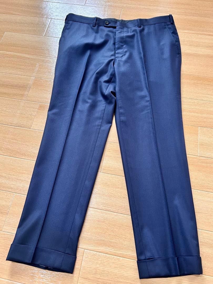 未使用に近い　グローバルスタイル　イタリア製エストラート　ネイビースーツ　XL