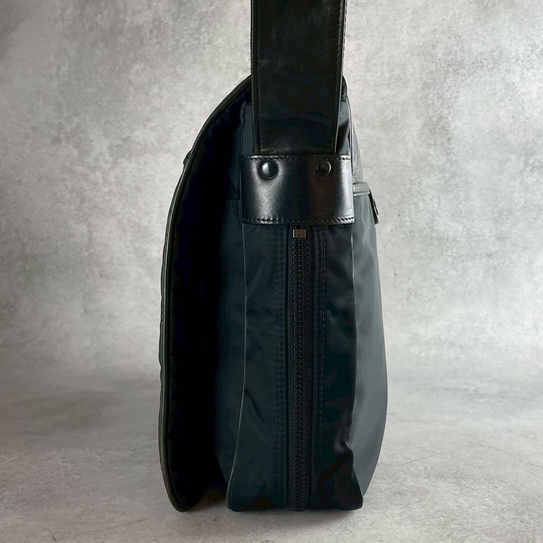 COMPOSITION イサムカタヤマ メッセンジャーバッグ レザー×ナイロン