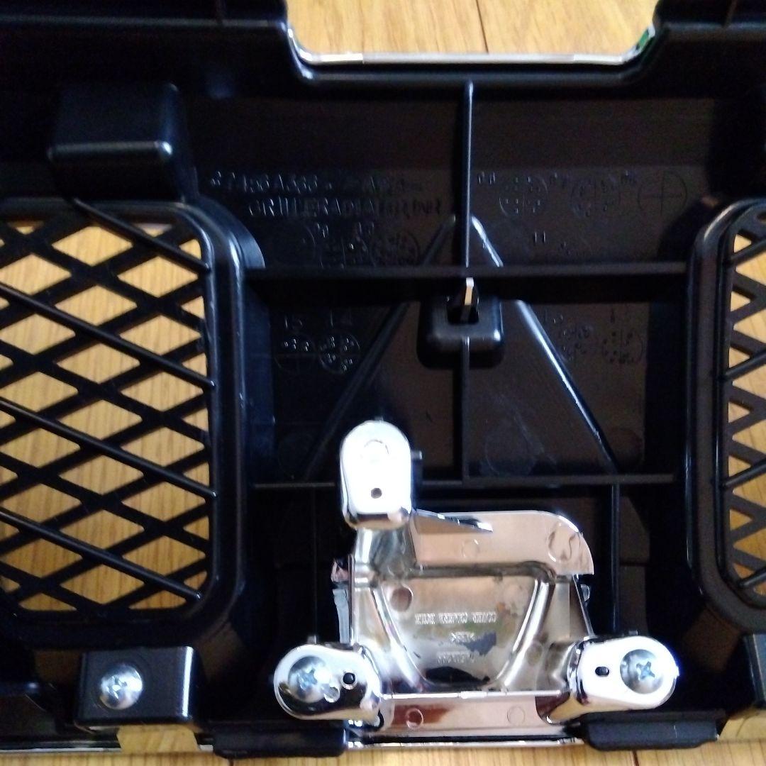 三菱デリカD5 前期型　純正フロントグリル