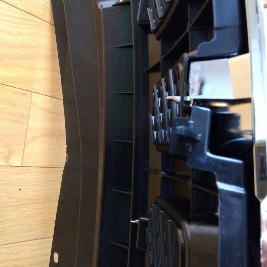 三菱デリカD5 前期型　純正フロントグリル