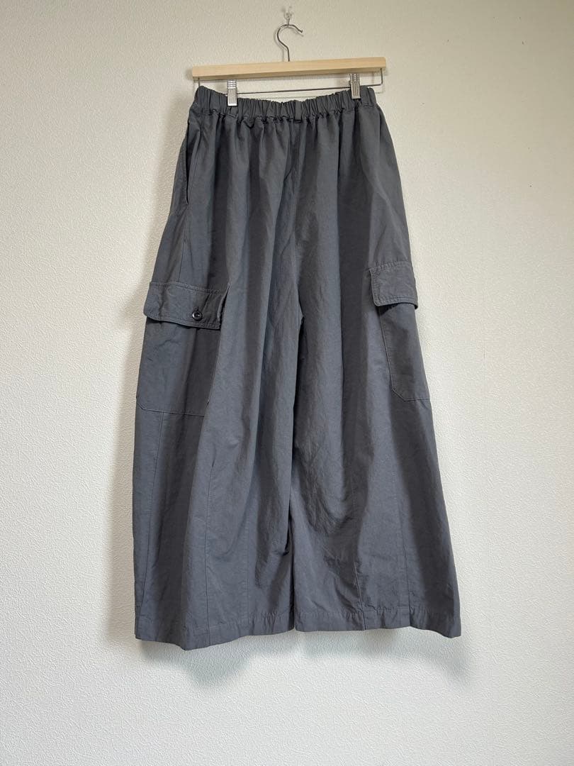 ネストローブ コットンリネンウェザー バレルパンツ グレー