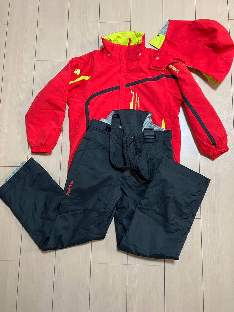 美品❗️DESCENTE 150センチ スキーウェア 上下セット　キッズ