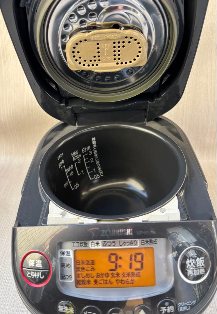 ZOJIRUSHI 圧力IH炊飯ジャー 極め炊きNP-RN05型 2023年製
