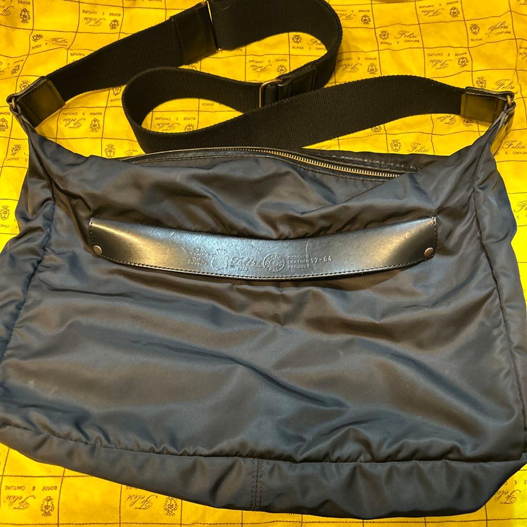 Felisi ナイロンショルダーバッグ　黒