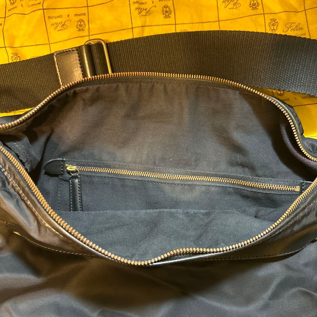 Felisi ナイロンショルダーバッグ　黒