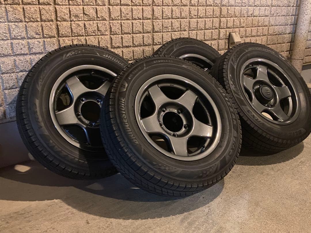 スタッドレスタイヤ　BRADLEY 16インチ4本　ジムニーシエラ　美品