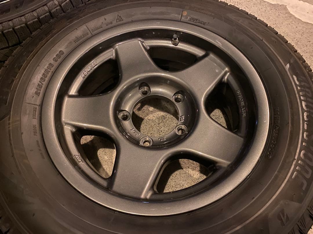 スタッドレスタイヤ　BRADLEY 16インチ4本　ジムニーシエラ　美品