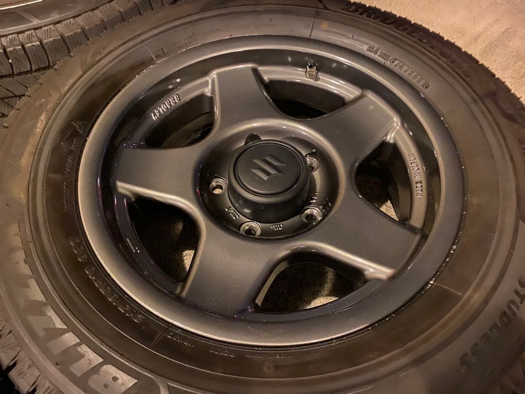 スタッドレスタイヤ　BRADLEY 16インチ4本　ジムニーシエラ　美品