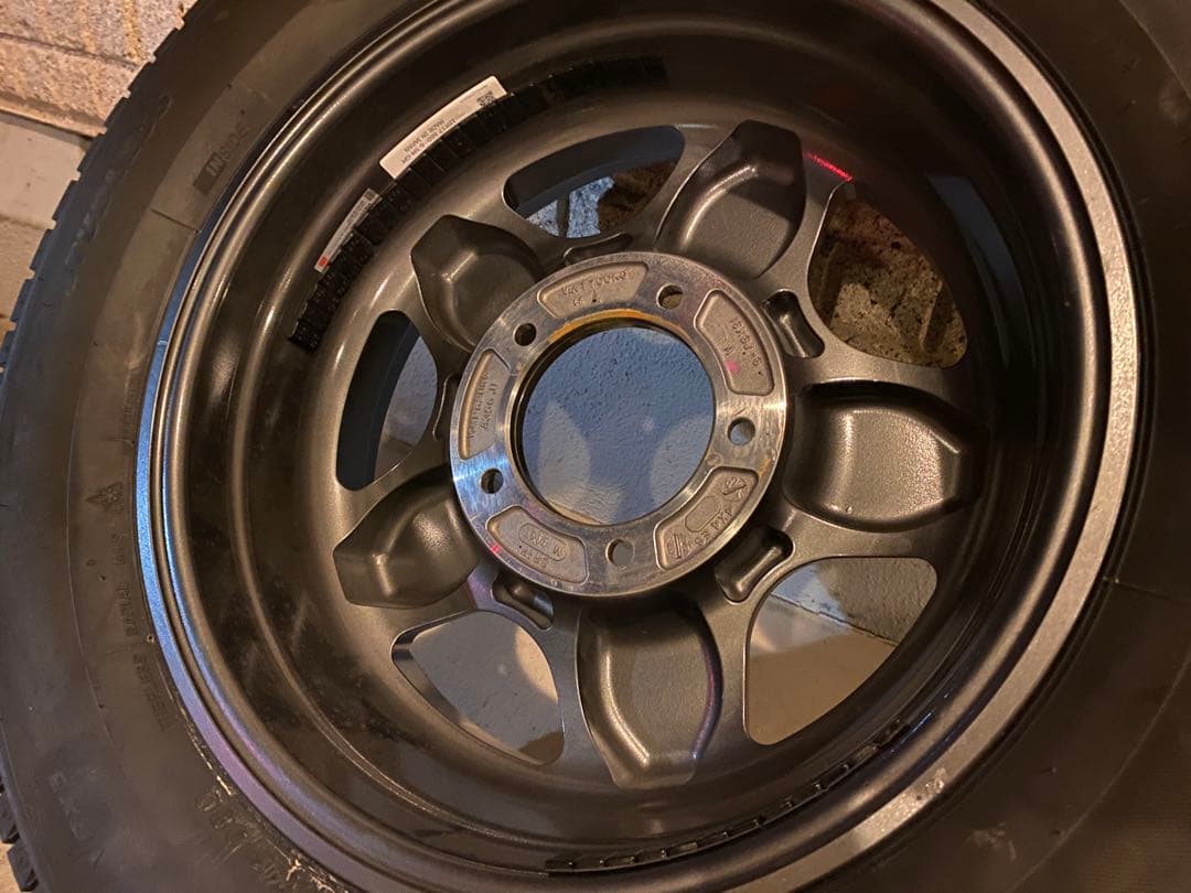 スタッドレスタイヤ　BRADLEY 16インチ4本　ジムニーシエラ　美品