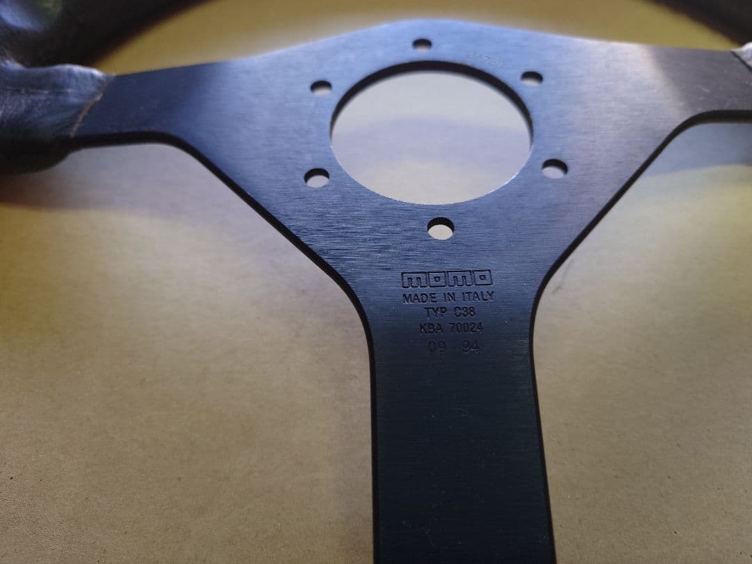 ジムニーオプション　momo3本スポークステアリングホイール希少