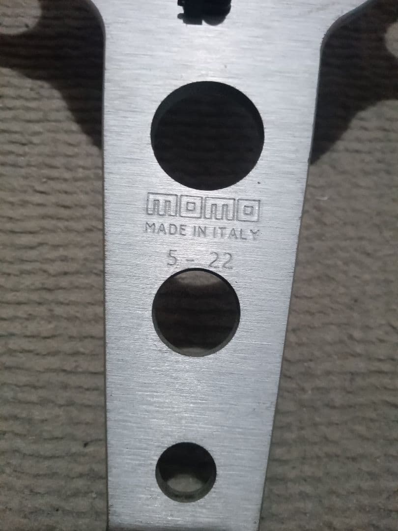 MOMO ステアリングホイール 直径34cm