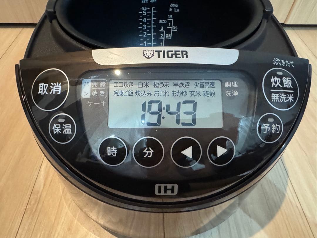 保証付TIGER タイガー IH炊飯器 JPW-D100T 5.5合炊き