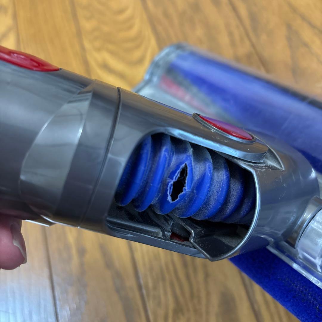 Dyson V8 スティッククリーナー 本体 各種アタッチメント付き