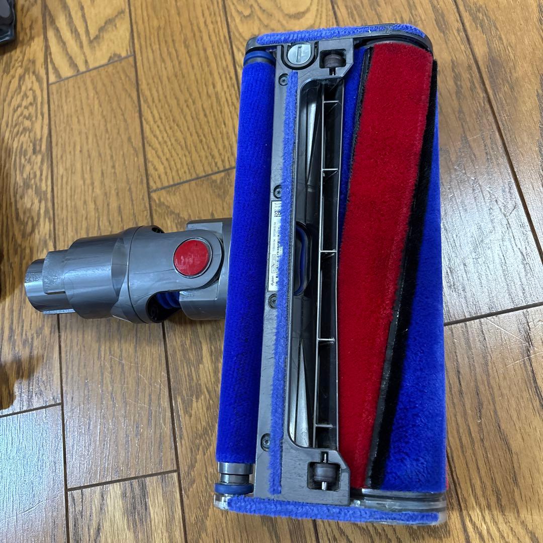 Dyson V8 スティッククリーナー 本体 各種アタッチメント付き