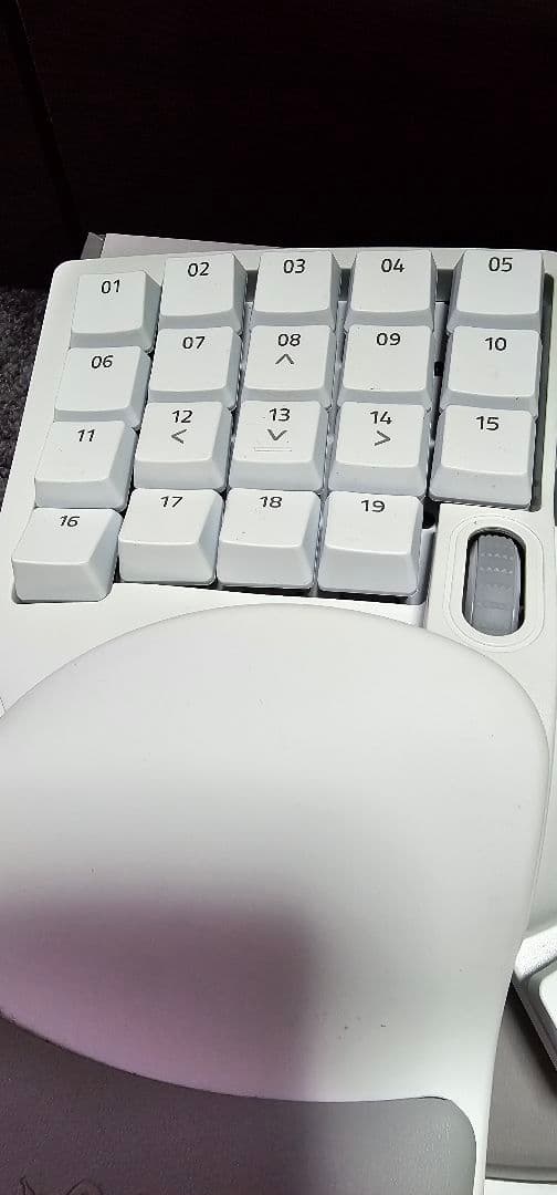 Razer TARTARUS PRO ホワイト アナログオプティカルキーボード