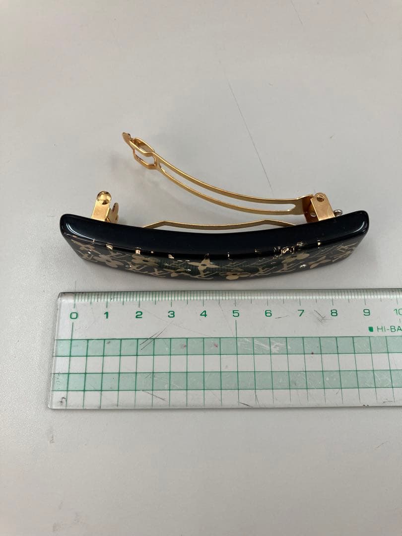 バレッタ　ルイヴィトン