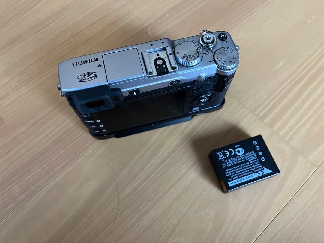 FUJIFILM X-E2 ミラーレスカメラ 本体　美品