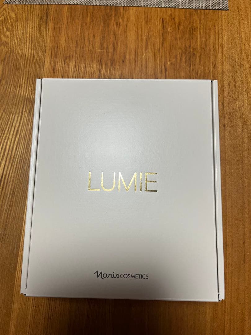 ナリス化粧品　ルミエ