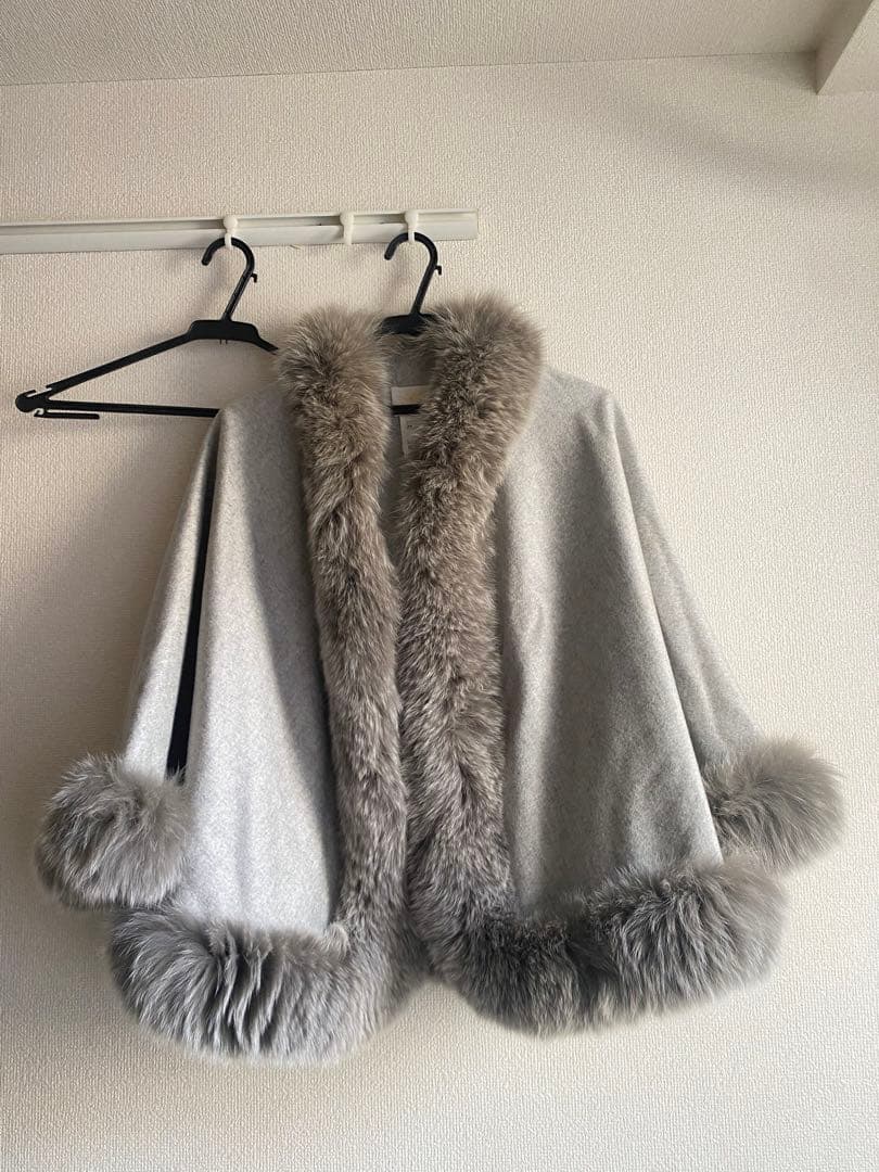 グレースクラス　カシミヤ　フォックスファー付きケープポンチョ