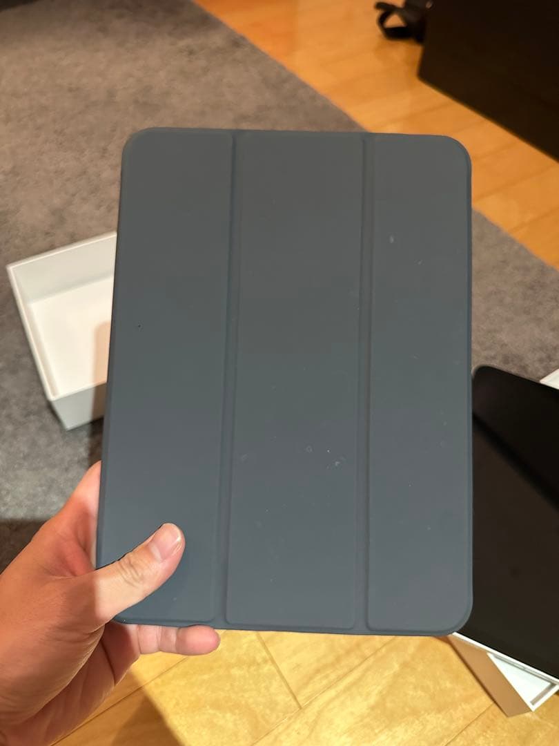 Apple iPad 7世代目本体 カバー付き