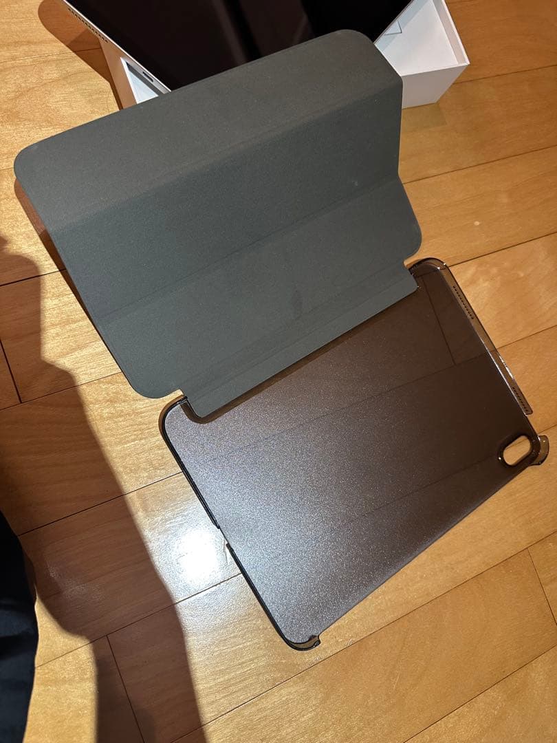 Apple iPad 7世代目本体 カバー付き