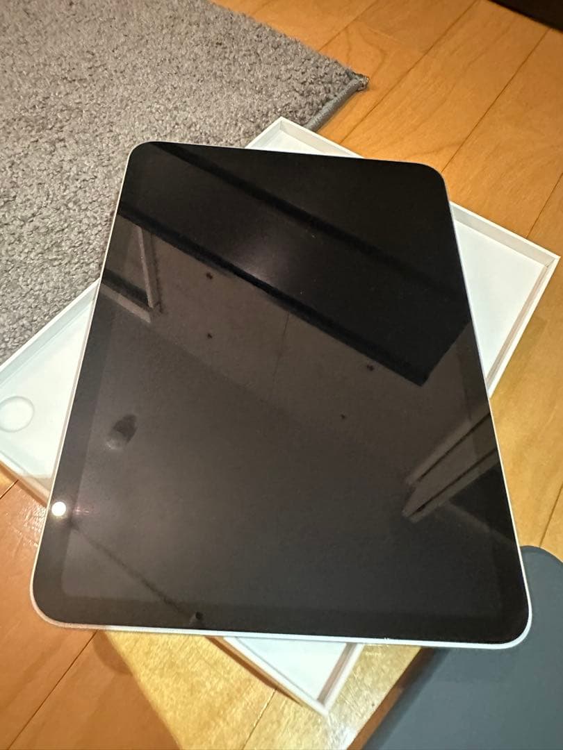 Apple iPad 7世代目本体 カバー付き