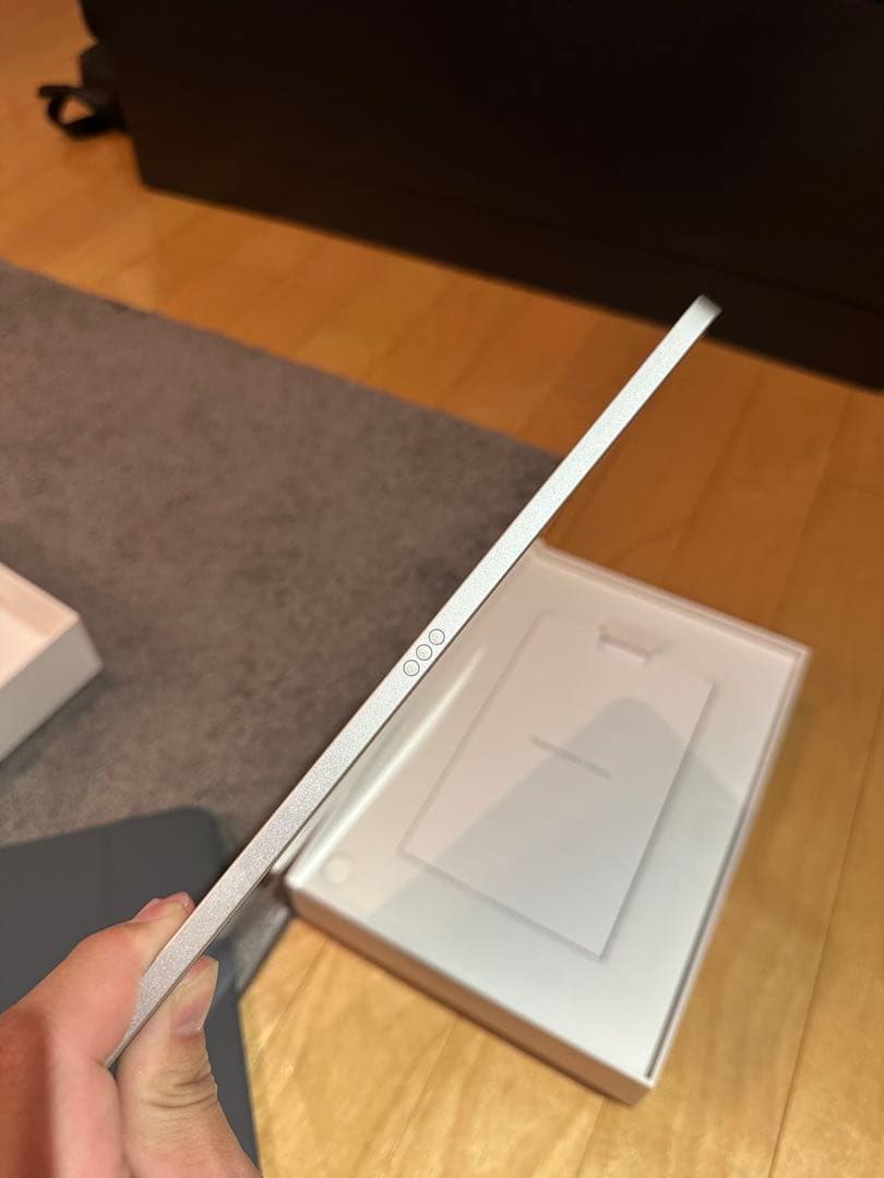 Apple iPad 7世代目本体 カバー付き