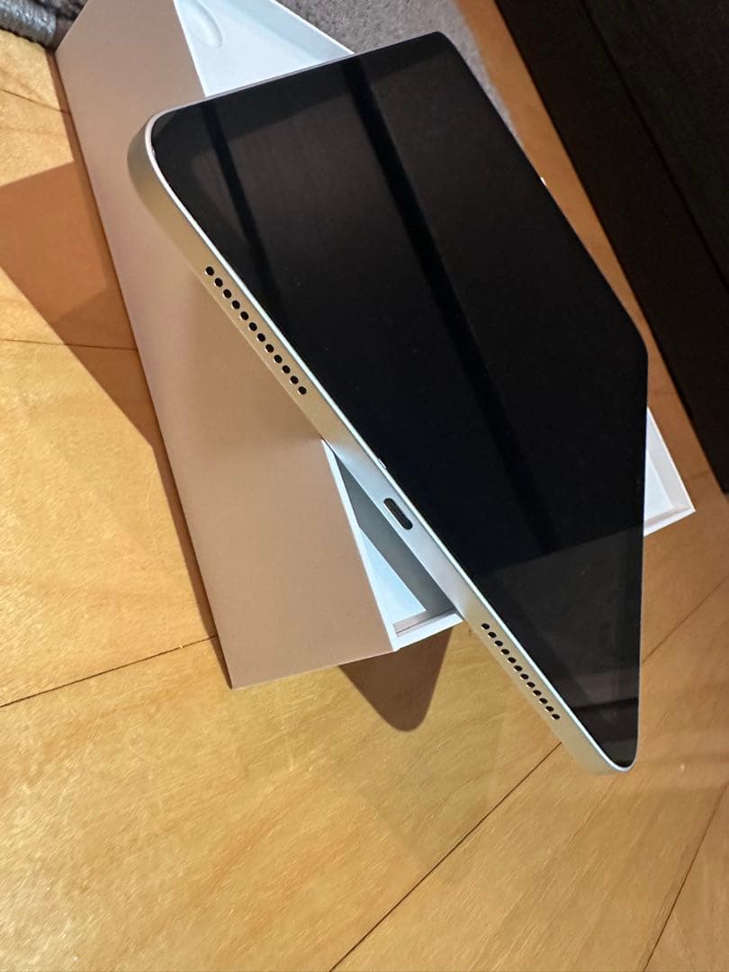 Apple iPad 7世代目本体 カバー付き