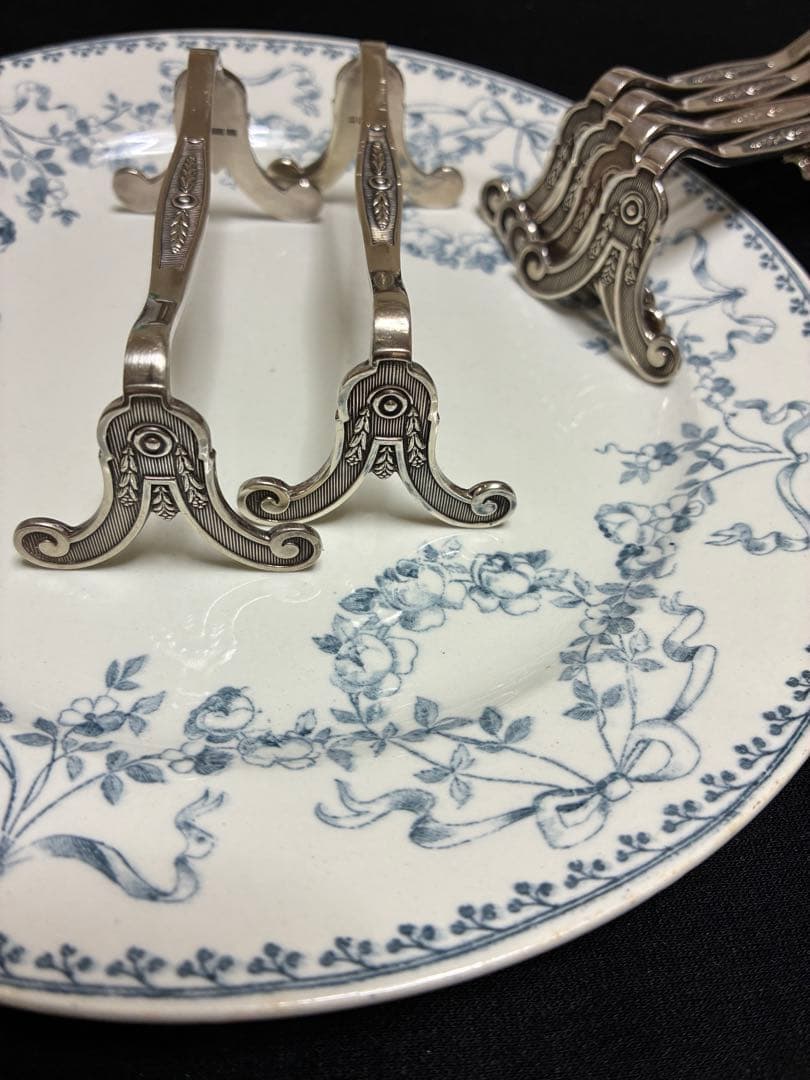 クリストフル 、レリーフが美しいLuis 16世スタイルのナイフレスト6本箱付き