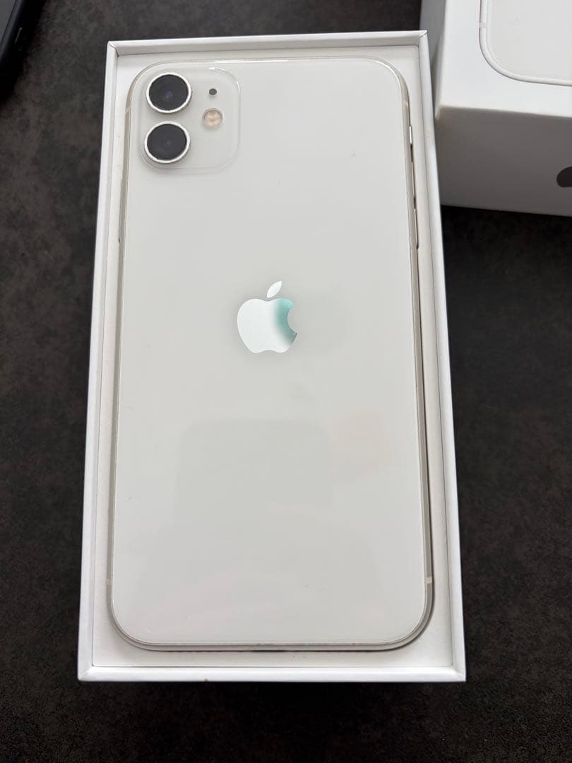 Apple iPhone 11 128GB ホワイト　docomo