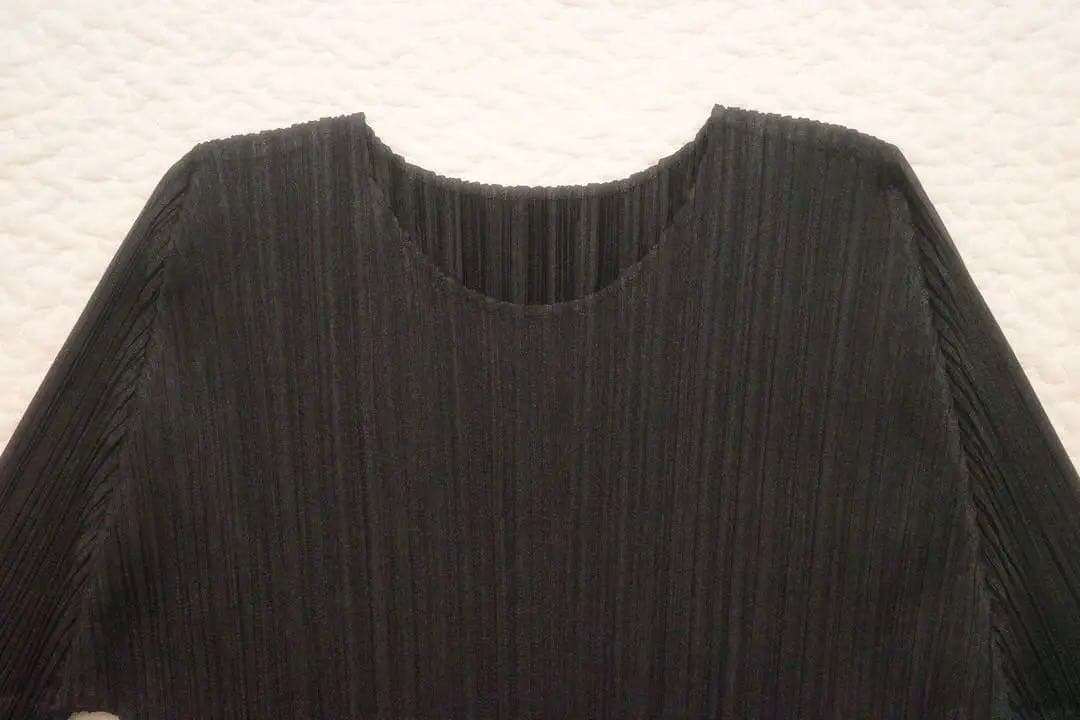 PLEATS PLEASE 長袖トップス　マンスリー　ブラック 黒