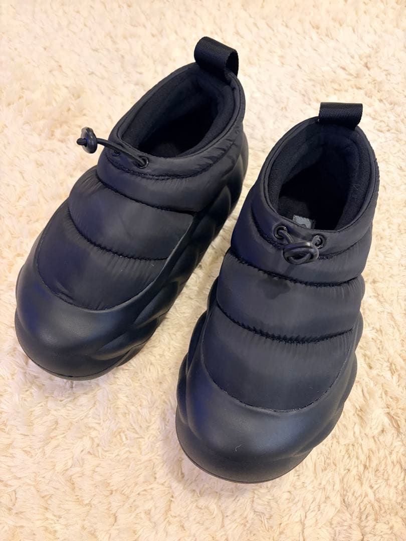 試着のみ　未使用品　正規品 クロックス　オーバーパフショーティー 黒　25センチ