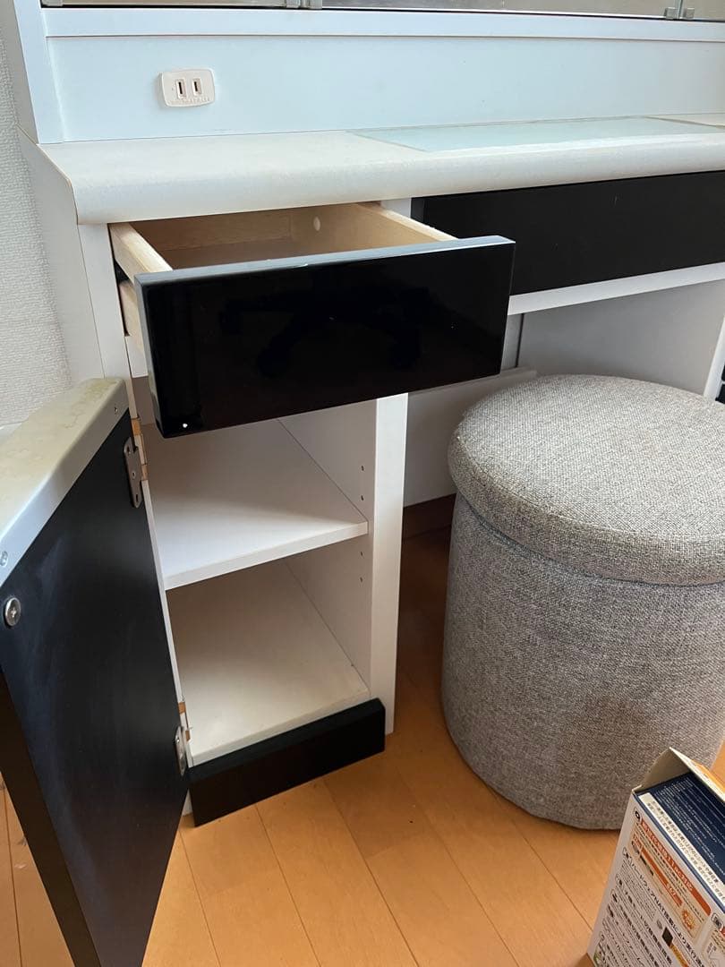 ホワイト×ブラック　三面鏡　ドレッサー　静岡県