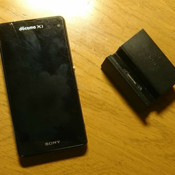 XperiaZ1fブラック(充電スタンド付)