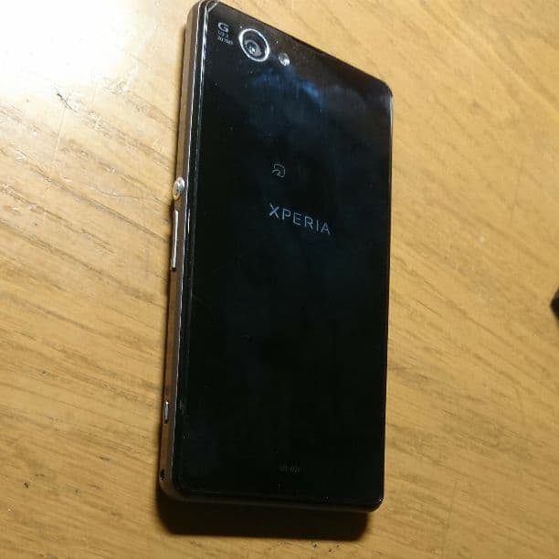 XperiaZ1fブラック(充電スタンド付)