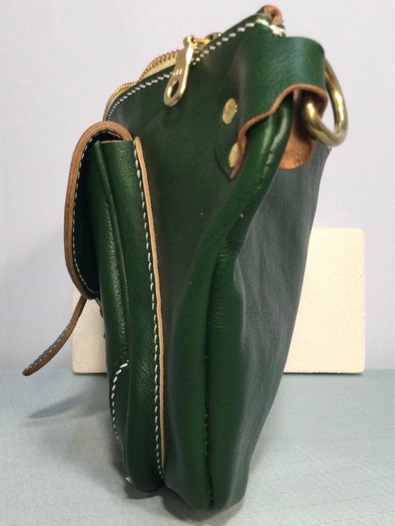 モス　グリーン　ハンドメイド感有り　ボディーバックショルダー付き