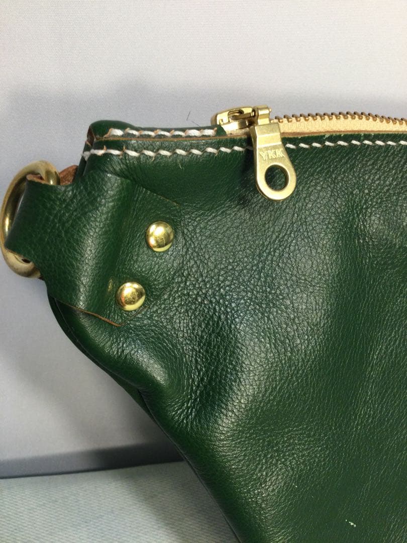 モス　グリーン　ハンドメイド感有り　ボディーバックショルダー付き