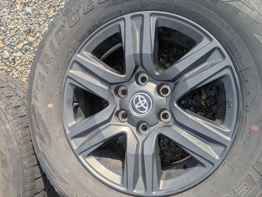 年末値下げ ハイラックス Z 純正ホイールセット