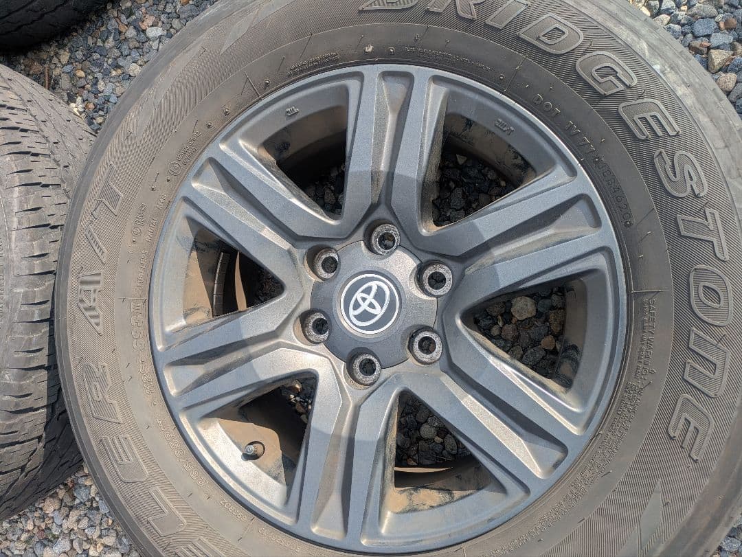 年末値下げ ハイラックス Z 純正ホイールセット