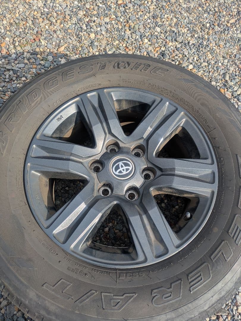 年末値下げ ハイラックス Z 純正ホイールセット